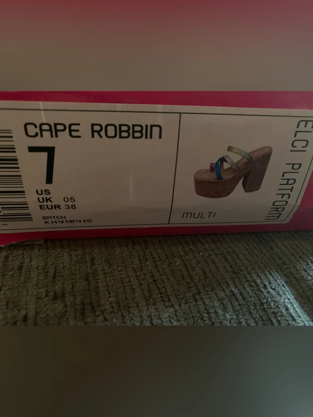Cape Robbin stand out